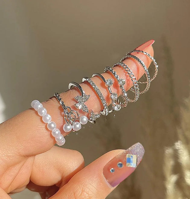 Bohemian Butterfly Pearl Rings Set for Women Shine Pearl Gothic Vintage Plated Retro Rhinestone Simple Finger Jewelry Gift
