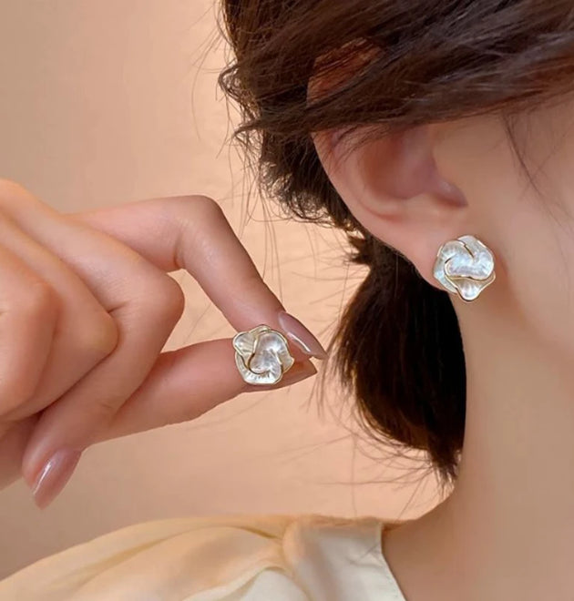 Delicate Camellia Stud Earring For Women Unique Flower Design Ear Stud Temperament White Earrings Daily Jewelry Girls Gift
