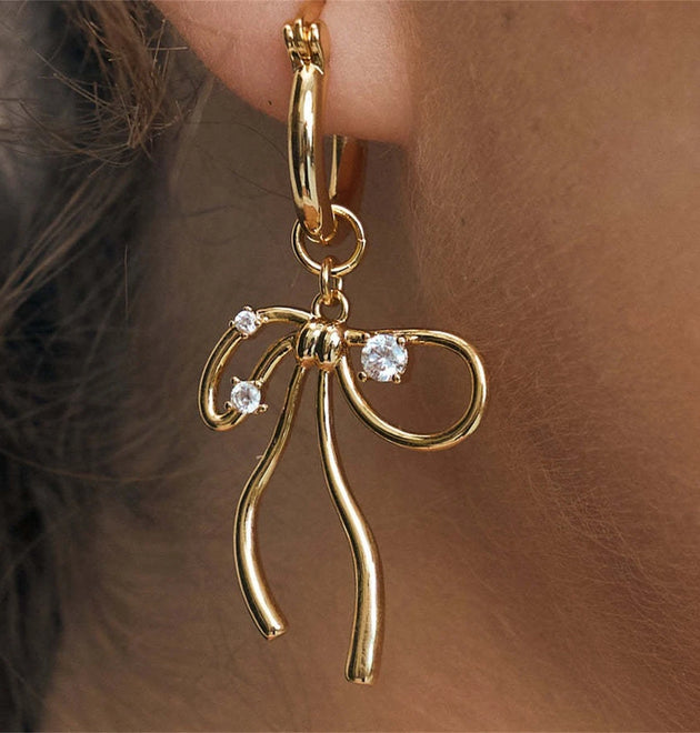 Hot selling Spanish overseas niche bone chain bow, zircon fresh and sweet necklace, copper plated gold